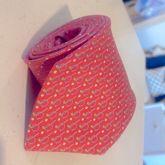 SALVATORE FERRAGAMO Salmon Silk Tie - Picture 3 of 3
